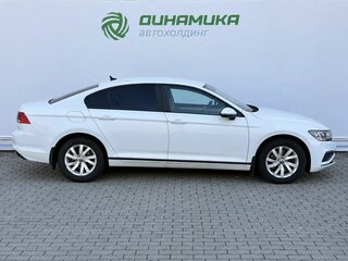 2021 Volkswagen Passat B8 Рестайлинг, белый, 2390000 рублей, вид 4