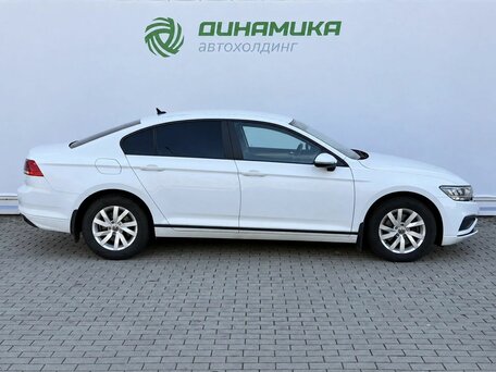 2021 Volkswagen Passat B8 Рестайлинг, белый, 2390000 рублей, вид 4