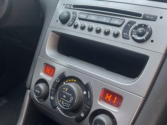 2010 Peugeot 308 I, чёрный, 400000 рублей - вид 12