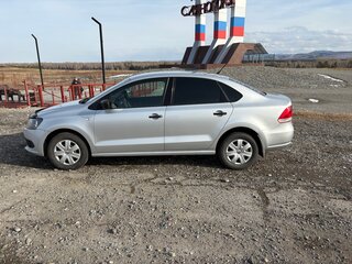 2014 Volkswagen Polo V, серебристый, 700000 рублей, вид 2