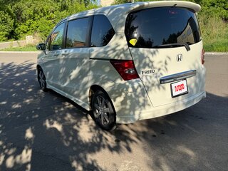 2010 Honda Freed I, белый, 980000 рублей, вид 4