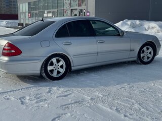 2003 Mercedes-Benz E-Класс 320 III (W211, S211), серебристый, 950000 рублей, вид 4