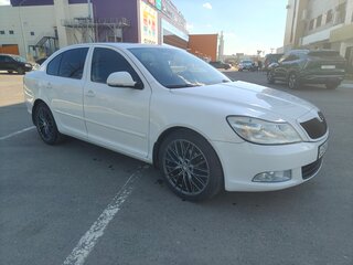 2011 Skoda Octavia II (A5) Рестайлинг, белый, 700000 рублей, вид 4