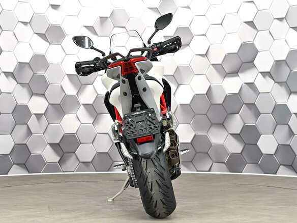 2018 MV Agusta Turismo Veloce 800, белый - вид 5