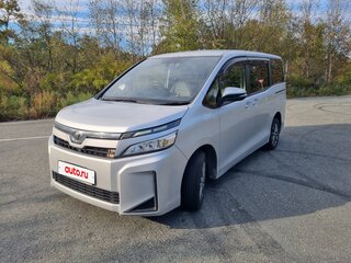 2018 Toyota Voxy III (R80) Рестайлинг, серый, 2150000 рублей, вид 2