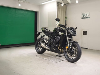 2025 Triumph Street Triple, чёрный, 1120000 рублей, вид 3