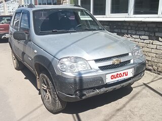 2011 Chevrolet Niva I Рестайлинг, серебристый, 335000 рублей, вид 1