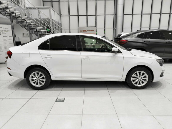 2021 Skoda Rapid II, белый, 1780000 рублей - вид 3