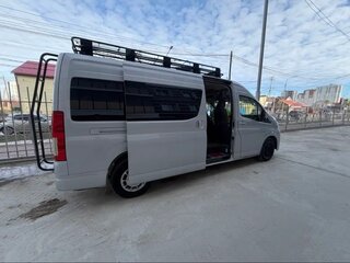 2020 Toyota HiAce H300, серый, 5000000 рублей, вид 1