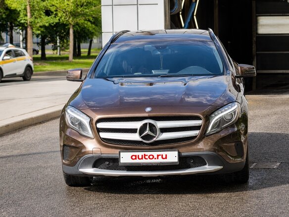 2014 Mercedes-Benz GLA 200 I (X156), коричневый - вид 1
