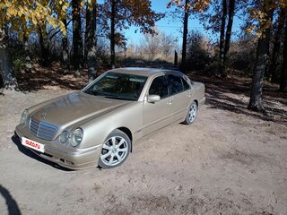 2000 Mercedes-Benz E-Класс 220 II (W210, S210) Рестайлинг, золотистый, 420000 рублей, вид 1