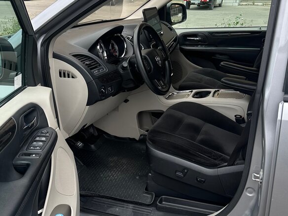 2016 Dodge Caravan Grand V, серый, 2300000 рублей - вид 8