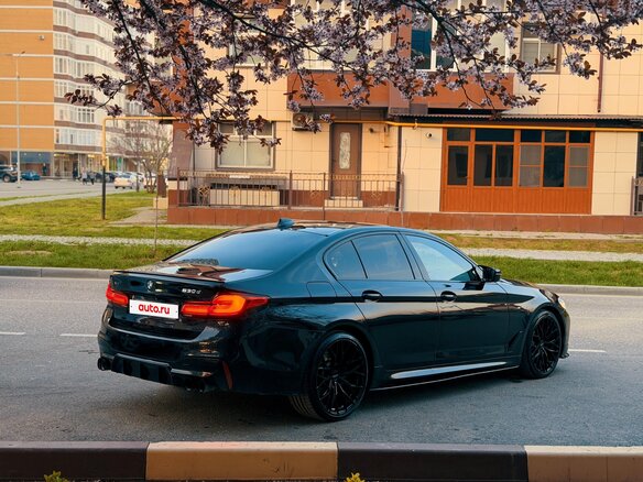 2019 BMW 5 серии 530d xDrive VII (G30/G31/G38), чёрный, 4200000 рублей - вид 1