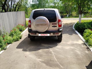 2004 Chevrolet Niva I, серебристый, 290000 рублей, вид 4