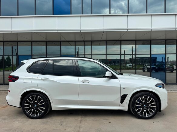 2025 BMW X5 30d IV (G05/G18) Рестайлинг, белый, 12750000 рублей - вид 7