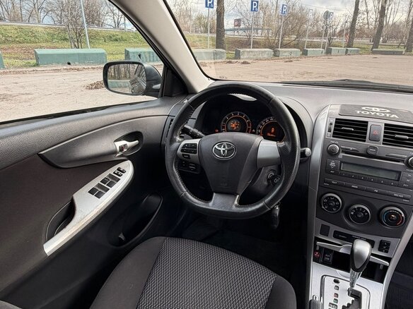 2013 Toyota Corolla X (E140, E150) Рестайлинг, чёрный, 1125000 рублей - вид 5
