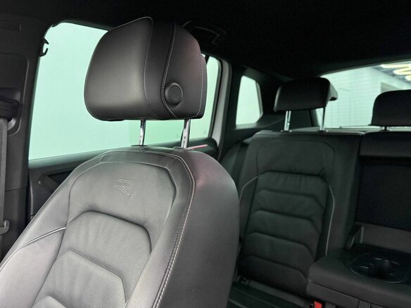 2021 Volkswagen Tiguan II Рестайлинг, белый, 4200000 рублей - вид 28