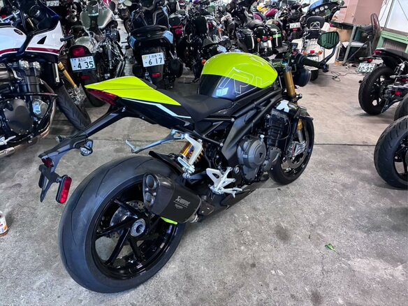 2026 Triumph Speed Triple, жёлтый, 1899000 рублей - вид 2