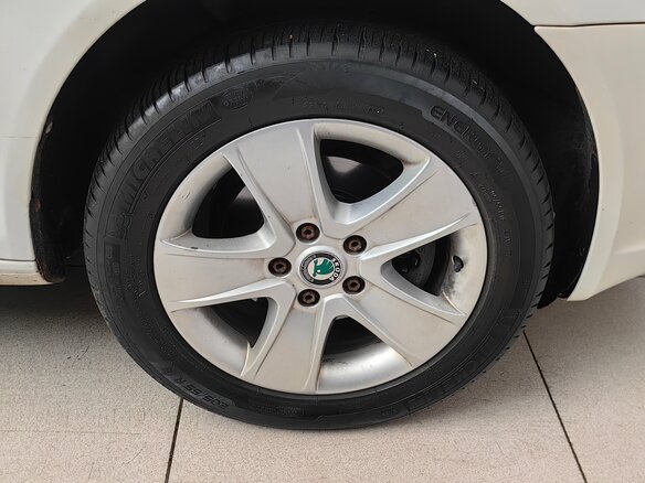 2011 Skoda Octavia II (A5) Рестайлинг, белый - вид 23