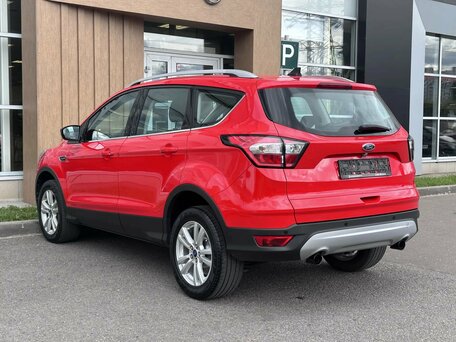 2018 Ford Kuga II Рестайлинг, красный, 1560000 рублей, вид 4
