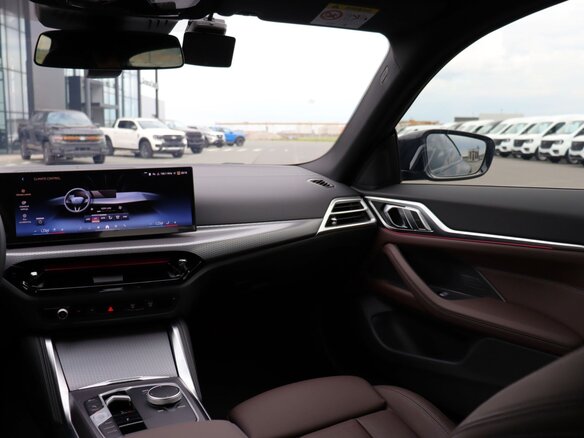 2025 BMW 4 серии 420i G22, G23, G26 Рестайлинг, чёрный - вид 27
