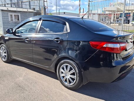 2013 Kia Rio III, чёрный, 575000 рублей, вид 4