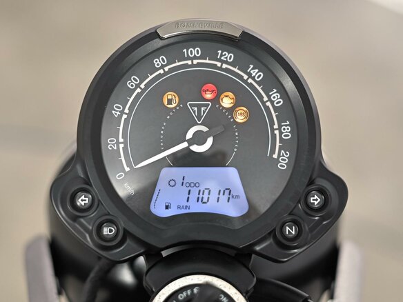 2023 Triumph Speed Twin, красный, 827000 рублей - вид 8