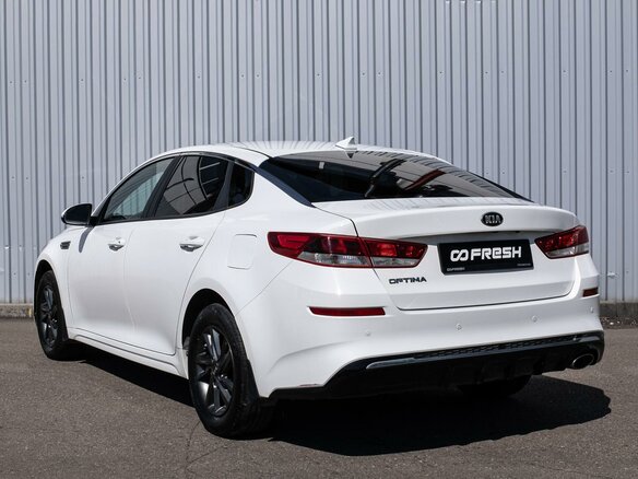 2020 Kia Optima IV Рестайлинг, белый - вид 1