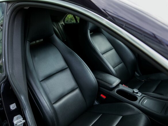 2014 Mercedes-Benz CLA 200 I (C117, X117), фиолетовый, 1420000 рублей - вид 10