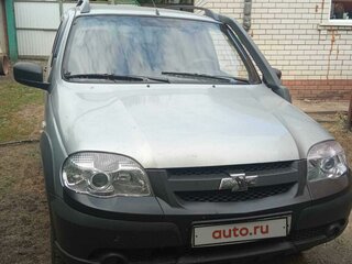 2014 Chevrolet Niva I Рестайлинг, серебристый, 650000 рублей, вид 2