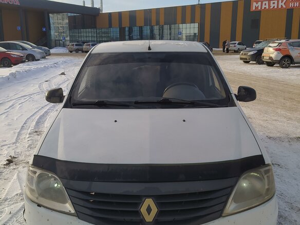 2011 Renault Logan I Рестайлинг, белый, 330000 рублей - вид 1