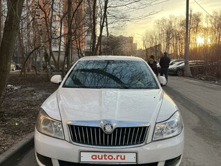 2013 Skoda Octavia II (A5) Рестайлинг, белый, 600000 рублей, вид 2
