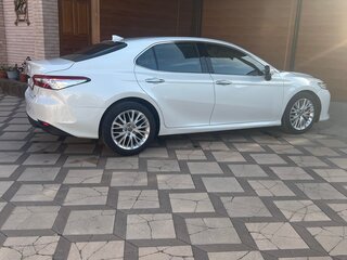 2018 Toyota Camry VIII (XV70), белый, 2620000 рублей, вид 2