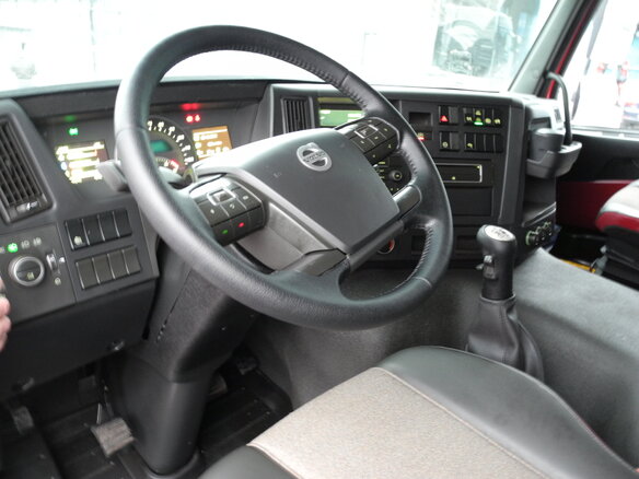 2017 Volvo FMX, красный - вид 18