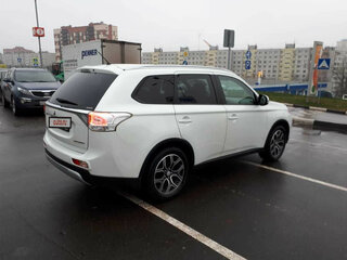 2014 Mitsubishi Outlander III Рестайлинг, белый, 1850000 рублей, вид 5