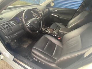 2015 Toyota Camry VII (XV50) Рестайлинг, белый, 3100000 рублей, вид 4