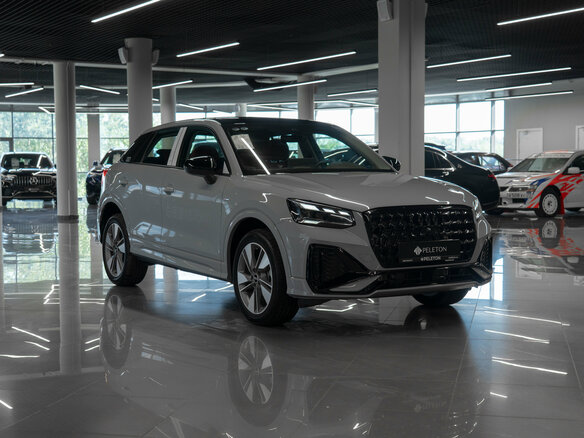 2025 Audi Q2 35 TFSI I Рестайлинг, серый - вид 1