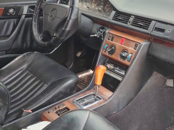 1990 Mercedes-Benz W124 230, серебристый, 800000 рублей - вид 5