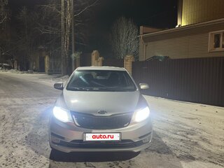 2016 Kia Rio III Рестайлинг, серебристый, 1350000 рублей, вид 2
