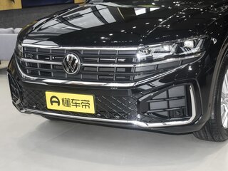 2025 Volkswagen Touareg III Рестайлинг, чёрный, 8100000 рублей, вид 2