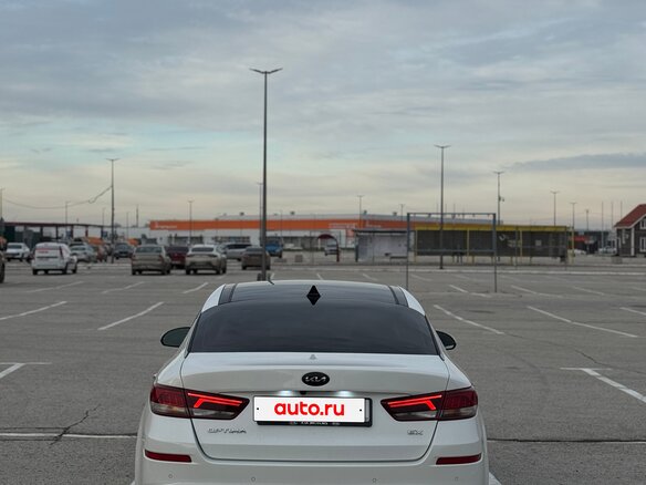 2019 Kia Optima IV Рестайлинг, белый, 1400000 рублей - вид 6