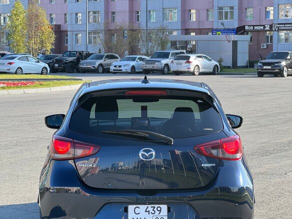 2019 Mazda 2 III (DJ) Рестайлинг, синий, 1540000 рублей - вид 3