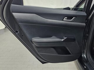 2022 Kia K5 III, чёрный, 2160000 рублей, вид 2