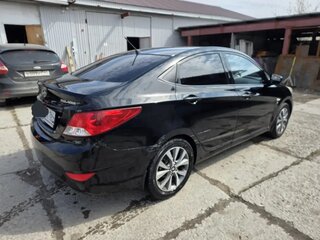 2013 Hyundai Solaris I, чёрный, 810000 рублей, вид 3