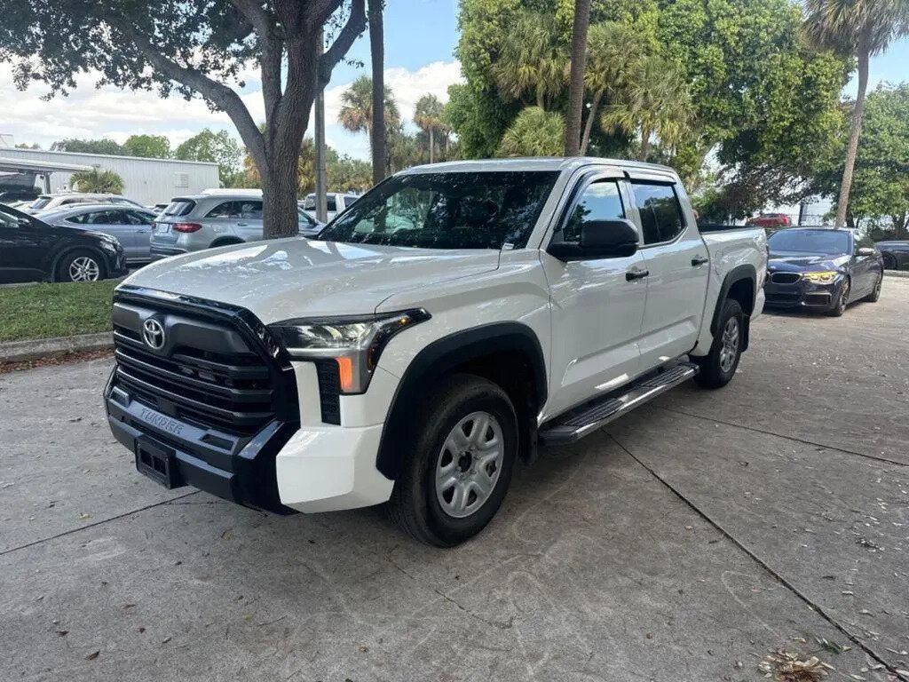 Открыть фотографии: Toyota Tundra III