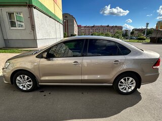 2015 Volkswagen Polo V Рестайлинг, бежевый, 850000 рублей, вид 5