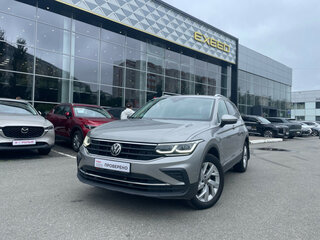 2021 Volkswagen Tiguan II Рестайлинг, серебристый, 3067980 рублей, вид 2