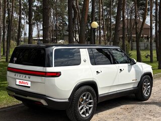 2022 Rivian R1S QM Large, белый, 8300000 рублей, вид 2