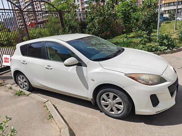 2012 Mazda 3 II (BL) Рестайлинг, белый, 700000 рублей - вид 1
