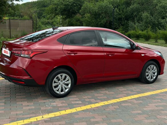 2020 Hyundai Solaris II Рестайлинг, красный, 1050000 рублей - вид 8